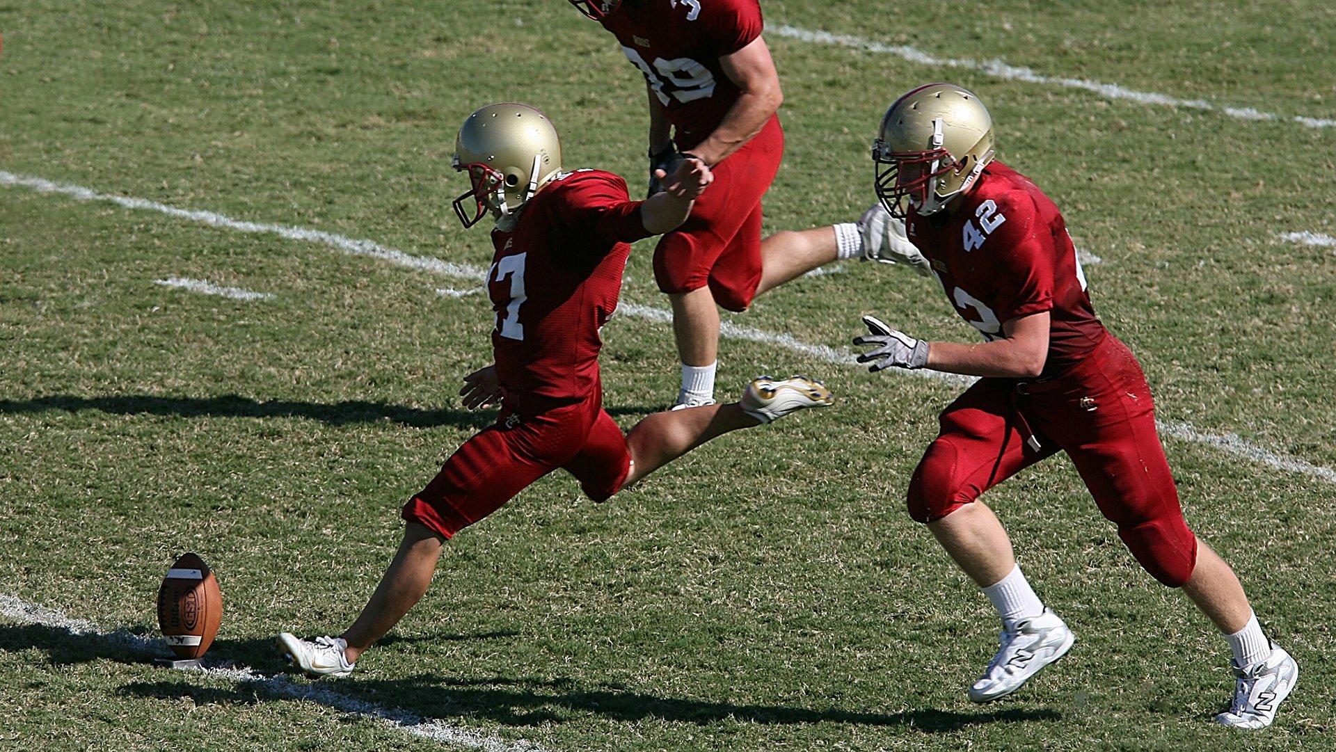 褪去新星光环,悄然统治赛场,杰伦·约翰逊已成老鹰隐形支柱